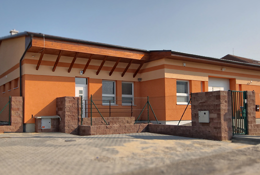 Kompletný sortiment upratovacia a čistiaca technika, profesionálne vysokotlakové čistiace zariadenia a stroje, čistiace prostriedky, tlakové čističe, umývacie podlahové čistiace stroje a automaty